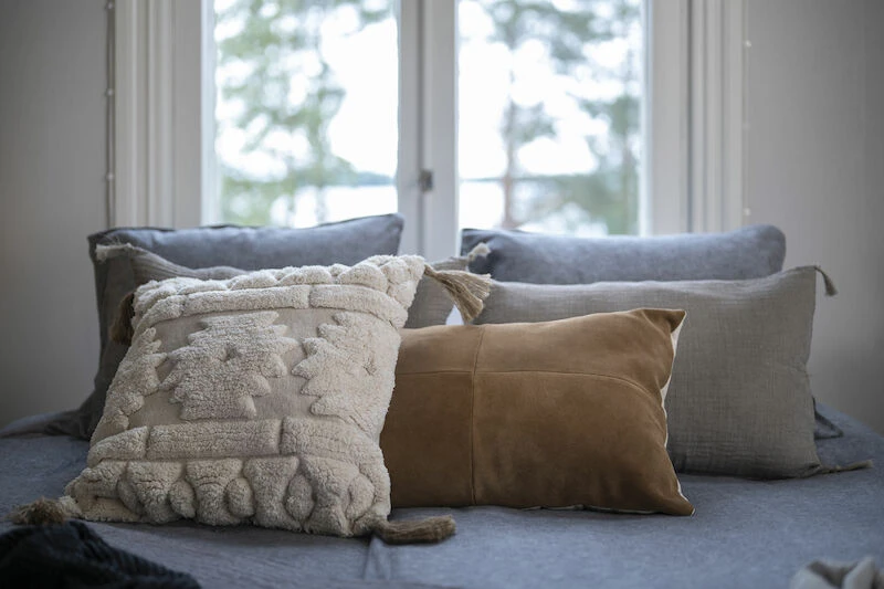 Fanni K Mokkanahkakoristetyyny 40x60 Cm Vaaleanruskea