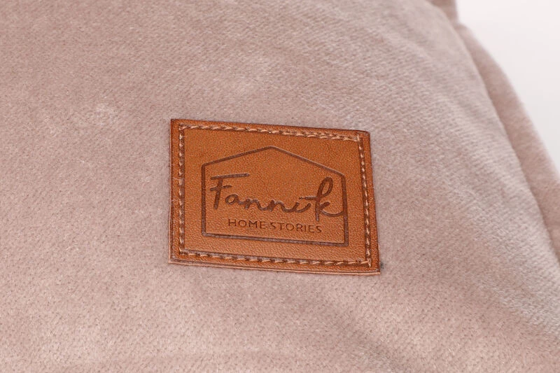 Fanni K Sametti Tyyny Hiekka 50x70cm - Image 3